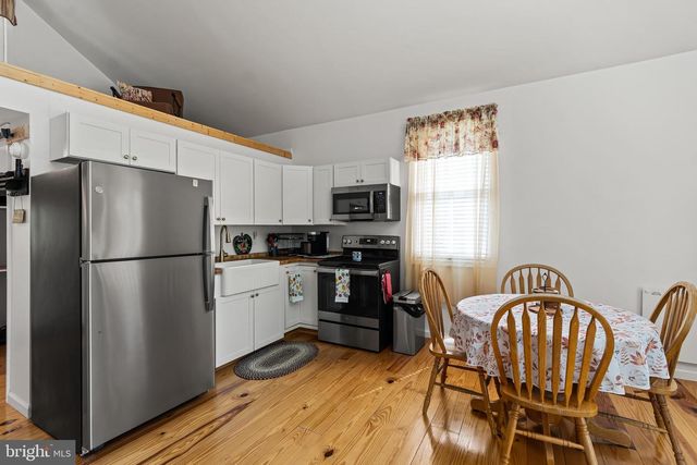 21 THORNWOOD DR, Berkeley Springs, WV 25411
