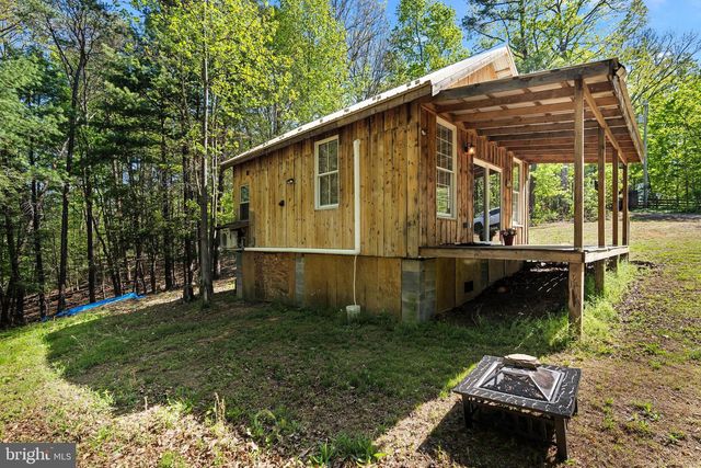21 THORNWOOD DR, Berkeley Springs, WV 25411