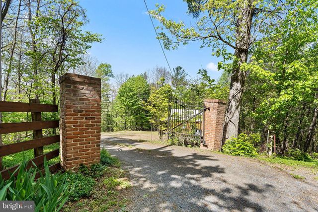 21 THORNWOOD DR, Berkeley Springs, WV 25411