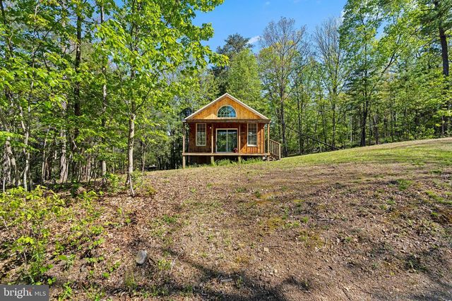 21 THORNWOOD DR, Berkeley Springs, WV 25411
