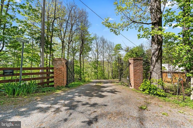21 THORNWOOD DR, Berkeley Springs, WV 25411