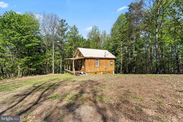 21 THORNWOOD DR, Berkeley Springs, WV 25411