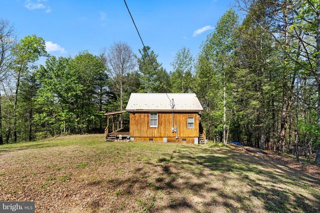 21 THORNWOOD DR, Berkeley Springs, WV 25411