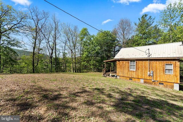 21 THORNWOOD DR, Berkeley Springs, WV 25411