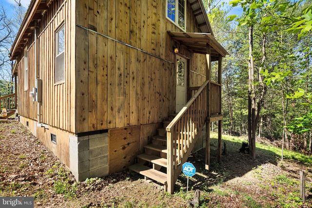 21 THORNWOOD DR, Berkeley Springs, WV 25411