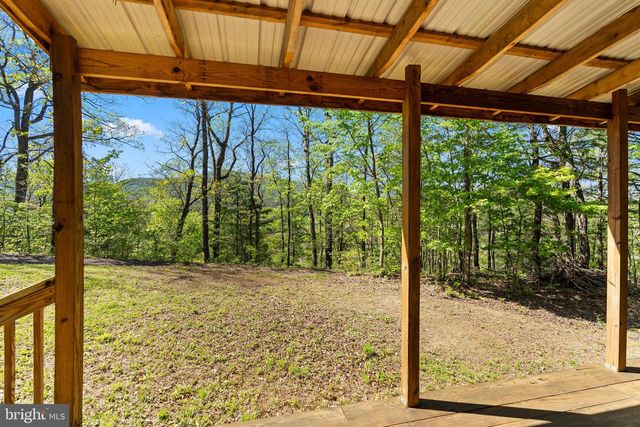 21 THORNWOOD DR, Berkeley Springs, WV 25411