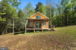 21 THORNWOOD DR, Berkeley Springs, WV 25411