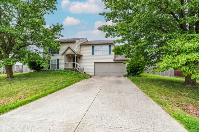 8566 Buckingham Drive, Columbus, IN 47201