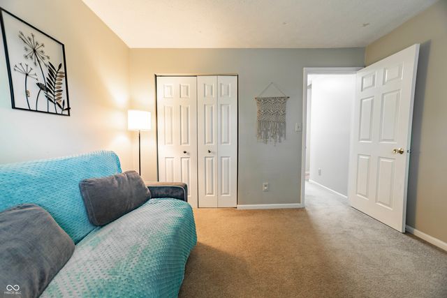 8566 Buckingham Drive, Columbus, IN 47201