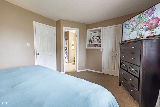 8566 Buckingham Drive, Columbus, IN 47201