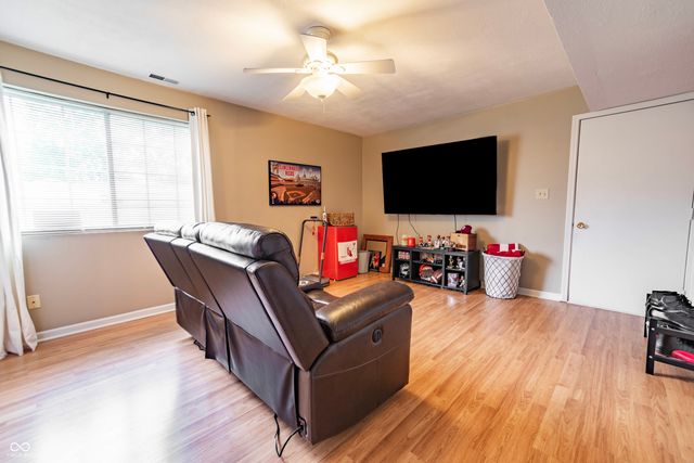 8566 Buckingham Drive, Columbus, IN 47201