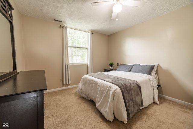 8566 Buckingham Drive, Columbus, IN 47201