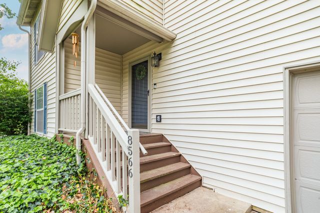 8566 Buckingham Drive, Columbus, IN 47201