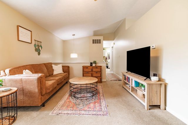 8566 Buckingham Drive, Columbus, IN 47201