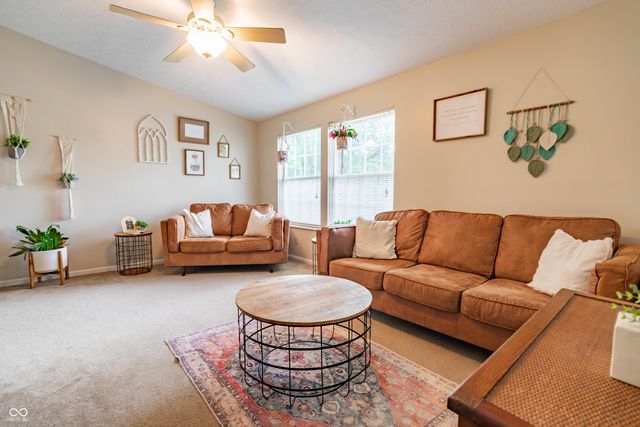 8566 Buckingham Drive, Columbus, IN 47201