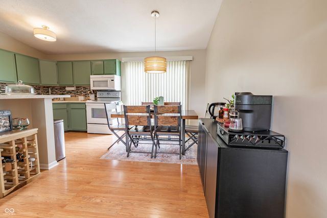 8566 Buckingham Drive, Columbus, IN 47201