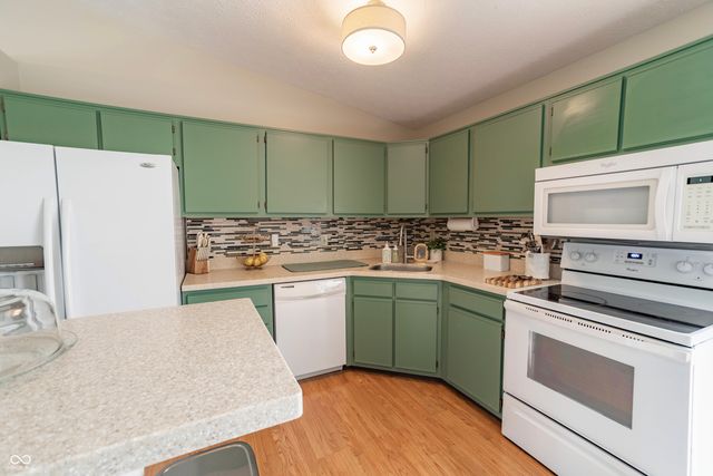 8566 Buckingham Drive, Columbus, IN 47201