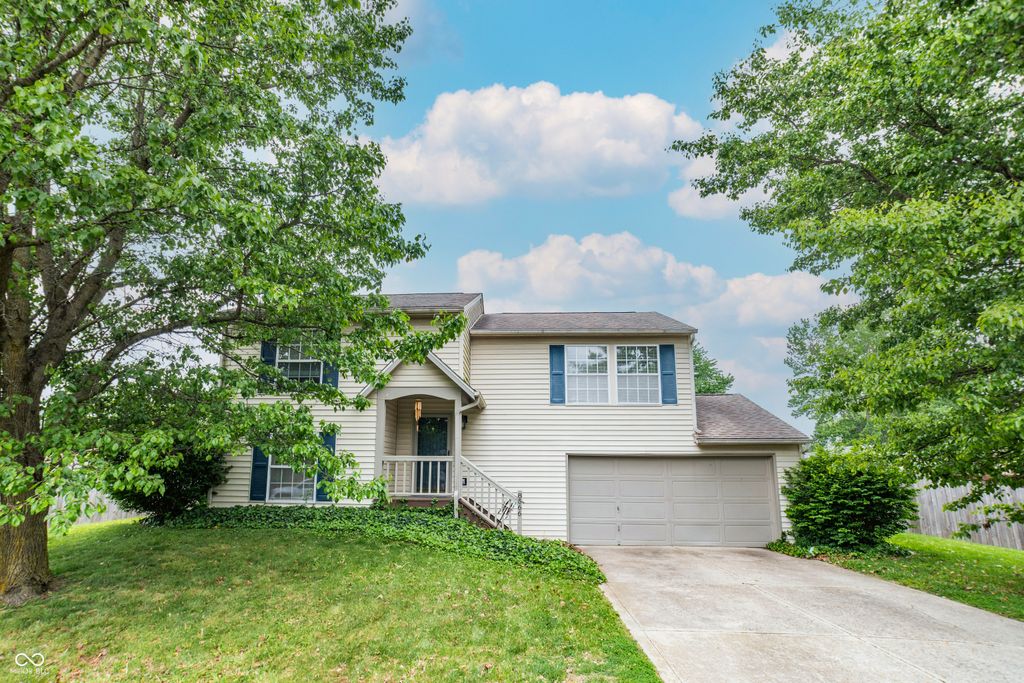 8566 Buckingham Drive, Columbus, IN 47201