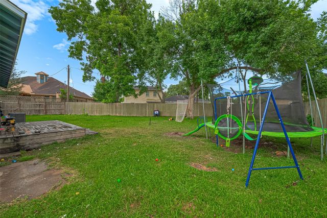 9326 Montgomery Lane, La Porte, TX 77571