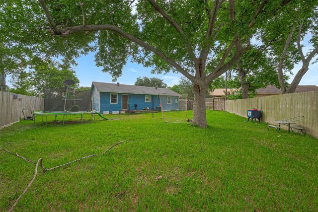 9326 Montgomery Lane, La Porte, TX 77571