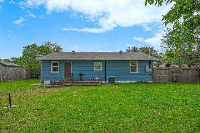 9326 Montgomery Lane, La Porte, TX 77571