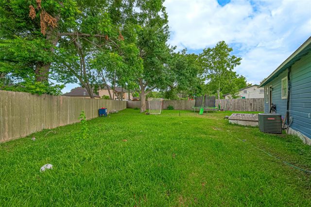 9326 Montgomery Lane, La Porte, TX 77571