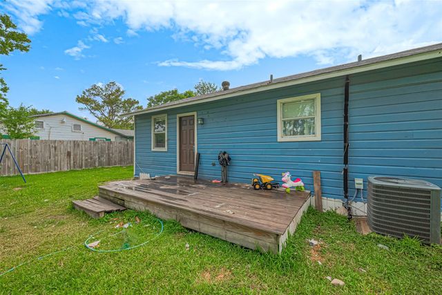 9326 Montgomery Lane, La Porte, TX 77571
