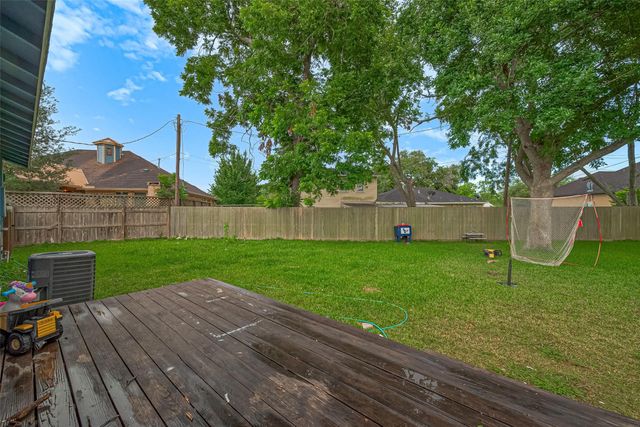 9326 Montgomery Lane, La Porte, TX 77571