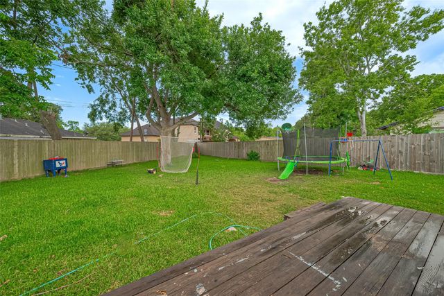 9326 Montgomery Lane, La Porte, TX 77571
