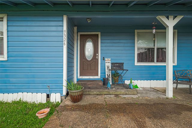 9326 Montgomery Lane, La Porte, TX 77571