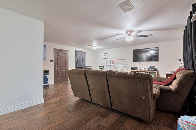 9326 Montgomery Lane, La Porte, TX 77571