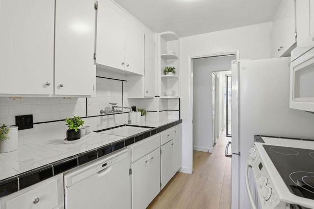 765 San Antonio Road 48, Palo Alto, CA 94303