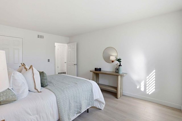 765 San Antonio Road 48, Palo Alto, CA 94303