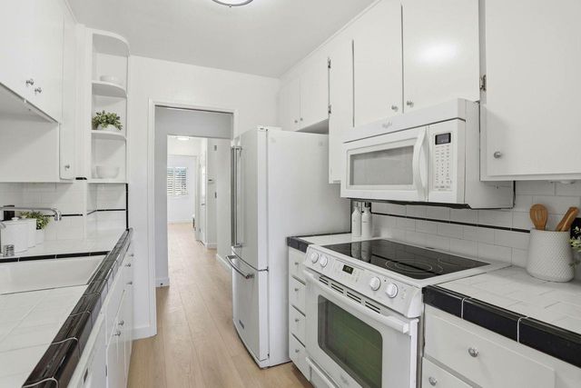 765 San Antonio Road 48, Palo Alto, CA 94303