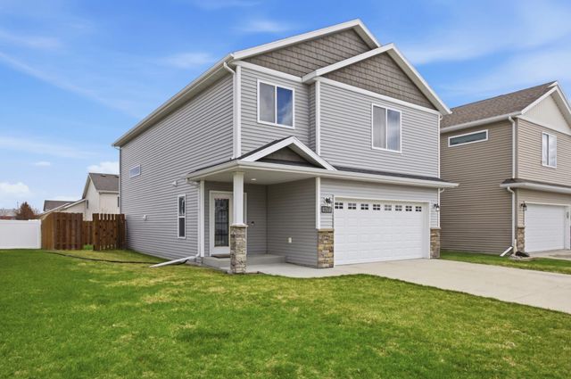 928 41st Avenue S, Moorhead, MN 56560