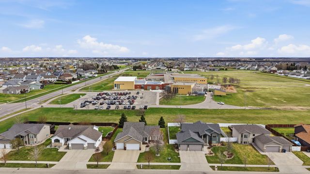 928 41st Avenue S, Moorhead, MN 56560
