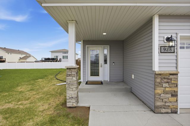 928 41st Avenue S, Moorhead, MN 56560