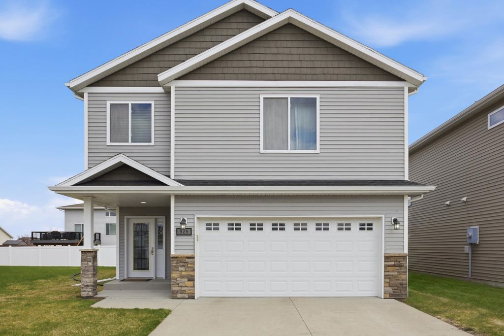 928 41st Avenue S, Moorhead, MN 56560