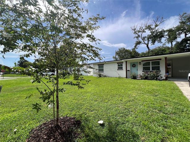 2004 E BROAD STREET, Tampa, FL 33610