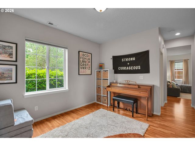 18915 ROSE Rd, Oregon City, OR 97045