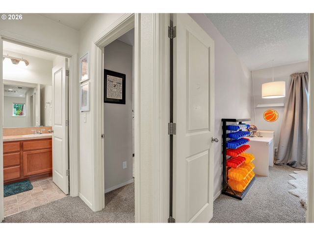 18915 ROSE Rd, Oregon City, OR 97045