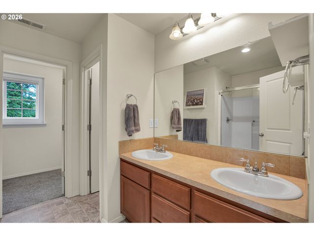 18915 ROSE Rd, Oregon City, OR 97045