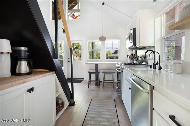 232 Pomrankey Ln, Dover, ID 83825