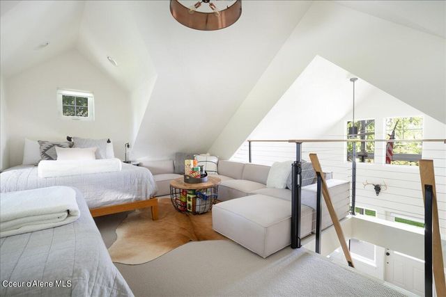 232 Pomrankey Ln, Dover, ID 83825