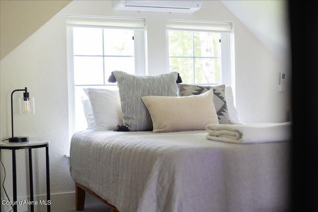 232 Pomrankey Ln, Dover, ID 83825