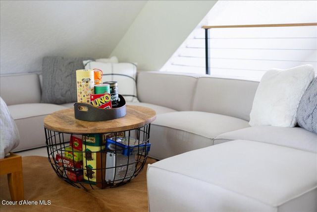 232 Pomrankey Ln, Dover, ID 83825