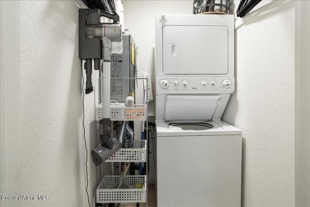 232 Pomrankey Ln, Dover, ID 83825