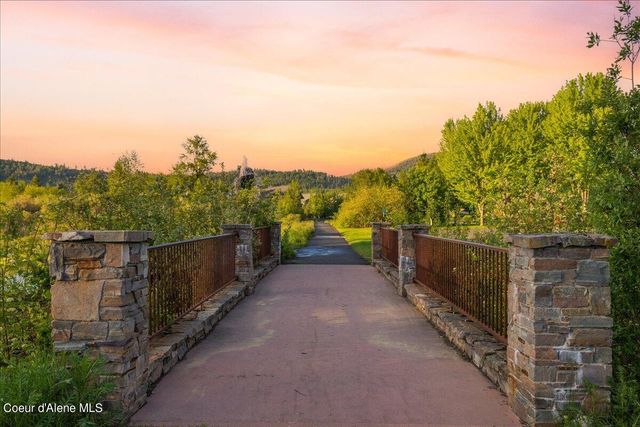 232 Pomrankey Ln, Dover, ID 83825