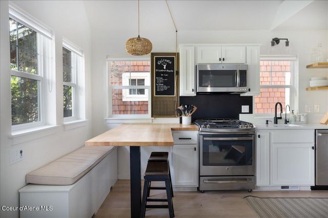 232 Pomrankey Ln, Dover, ID 83825