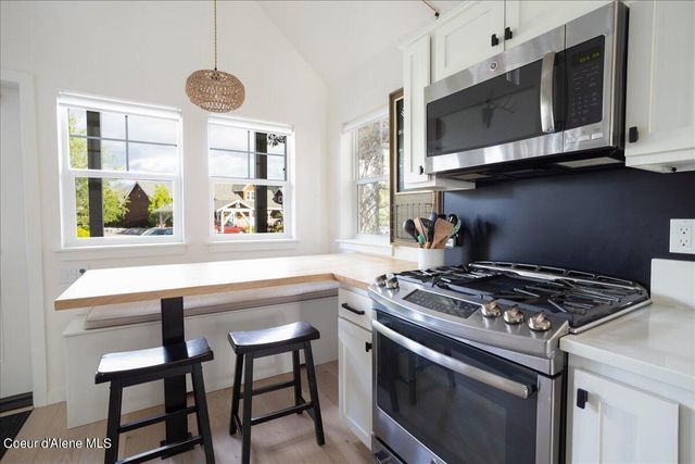 232 Pomrankey Ln, Dover, ID 83825